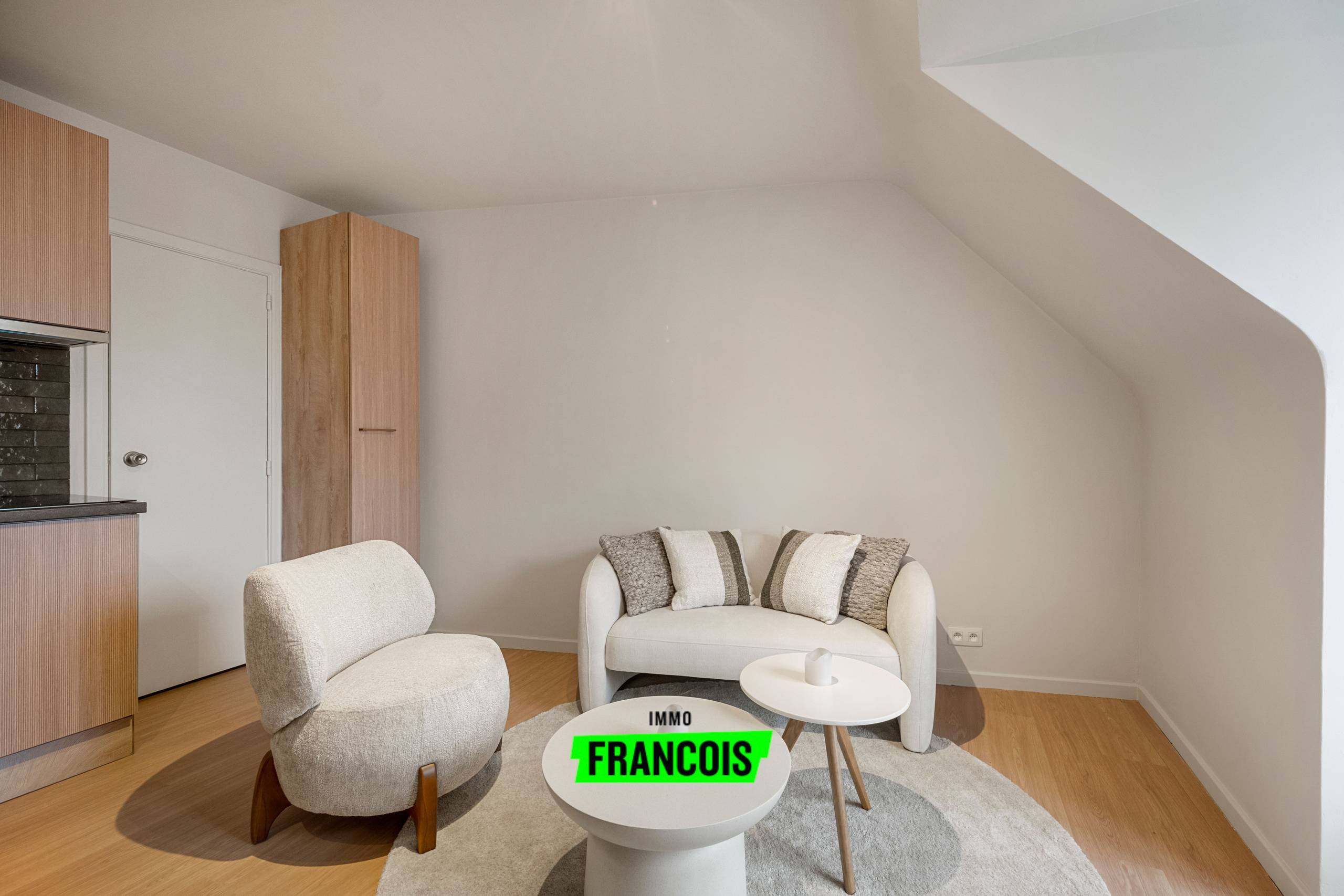 Prachtig gerenoveerde en gemeubileerde studio op toplocatie in Brugge - foto 3