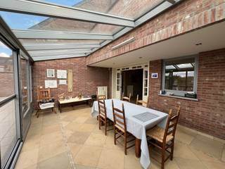 Groot appartement met 2 slaapkamers te huur in Lommel-centrum: * Indeling: inkomhal, toilet, woonkamer, keuken, veranda, nachthal, 2 slaapkamers,...