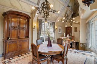 This beautiful villa, built in 1983 by renowned real estate designer M. Raymaekers, exudes charm and class upon entry thanks to the use of authentic materials and original elements. The impressive property is infused with beautiful woodwork, inlay, and curved ceilings, creating a unique atmosphere. Equipped with luxury amenities such as an elevator, an impressive facade, air conditioning, and a tennis court.<br /><br />Conveniently located in Hasselt, this property not only offers proximity to the city center but also a central location in relation to the E313 highway.<br /><br />Upon entering the ground floor, the spacious entrance hall immediately catches the eye, with its unique inlay in the natural stone floor and high ceilings with ornaments and moldings. On this floor, you will also find the master bedroom with access to the terrace, a luxurious marble bathroom, and two other bedrooms with their own bathroom facilities.<br /><br />The first floor welcomes you with a cozy living space, complete with a fireplace, a dining room, and a fully equipped kitchen. On the second floor, you will find two more spacious bedrooms or hobby rooms.<br /><br />The basement, at garden level, accommodates large indoor garages with automatic gates and various practical storage spaces.<br /><br />The park garden is an oasis of peace and greenery, with a tennis court, large pond, and several cozy terraces. At the back of the property, there is a well-maintained garden house with a terrace, where you can enjoy the view of both the water feature and the tennis court. The rural and peaceful location on the outskirts of the city completes the picture!