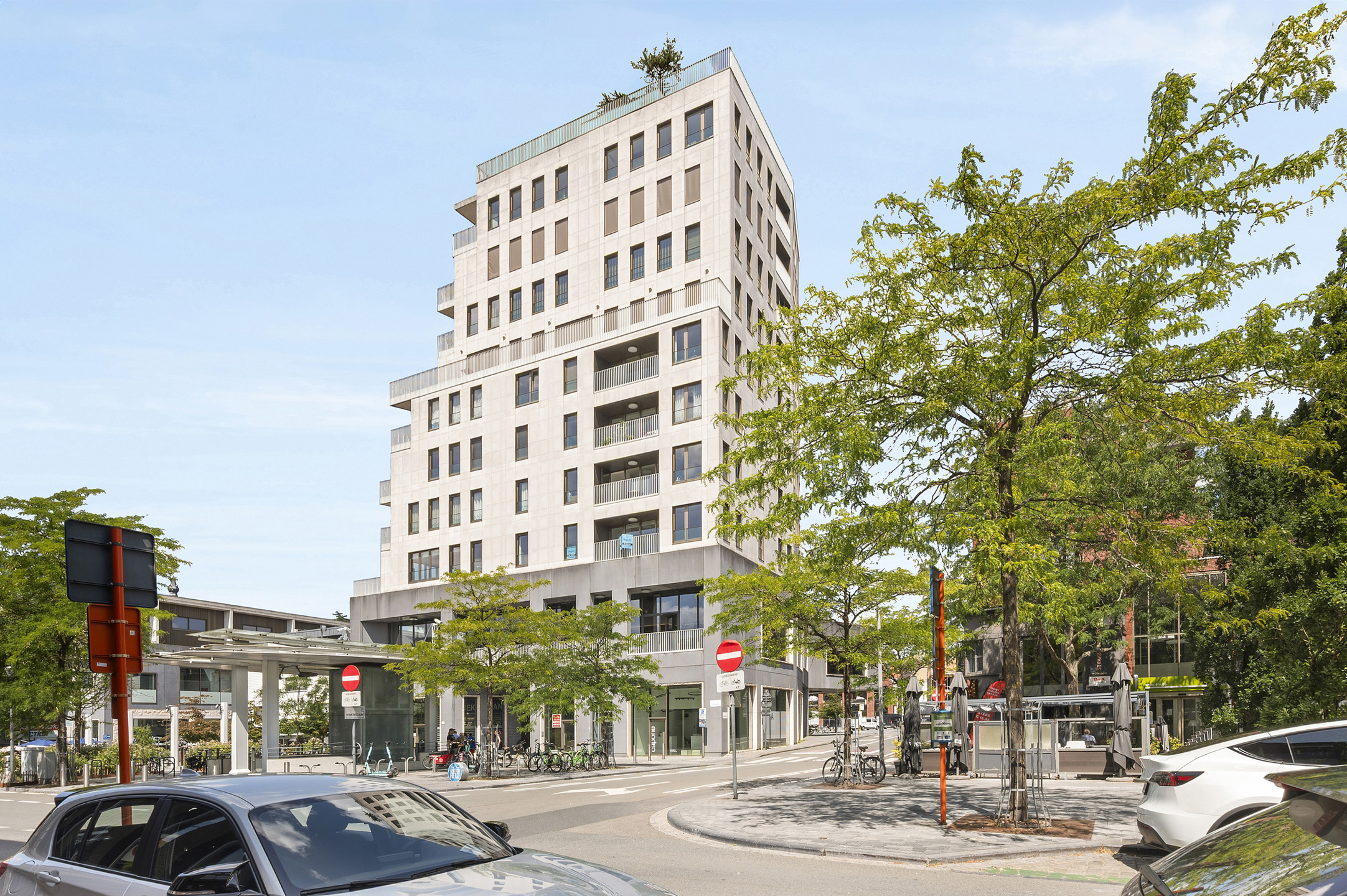 TOPGELEGEN APPARTEMENT met 2 slaapkamers en leuk ZONNETERRAS - foto 2