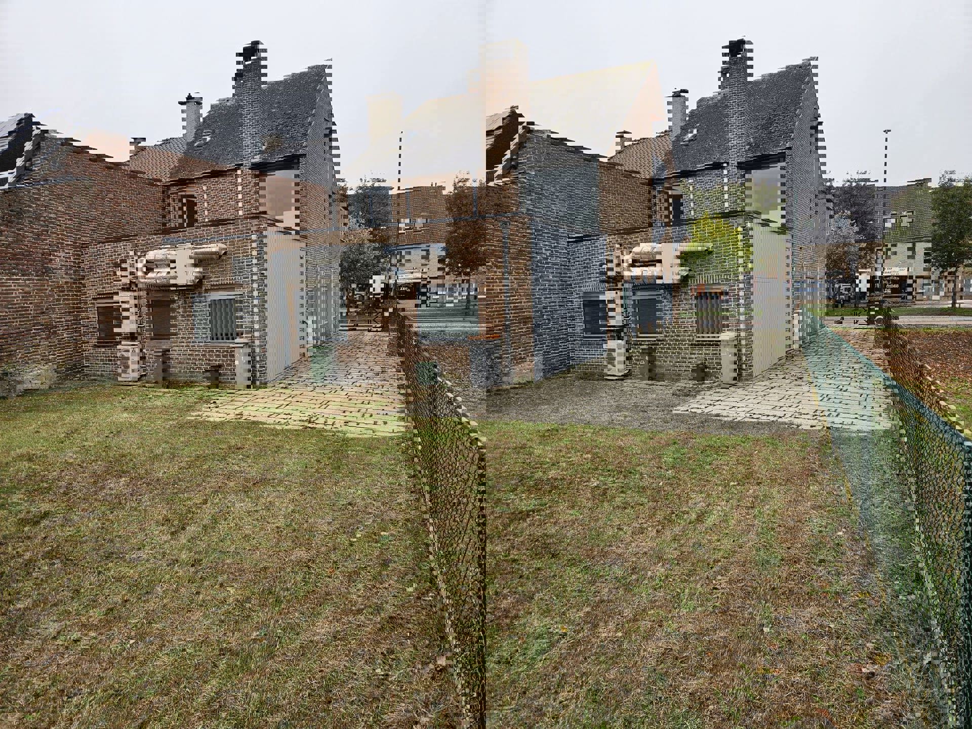 TE  HUUR in Meeuwen: kantoor/commerciële ruimte - foto 4