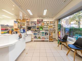 Deze handelszaak is gelegen vlak bij het centrum van Merksem en in de directe nabijheid van invalswegen, winkels, scholen en openbaar vervoer. De...