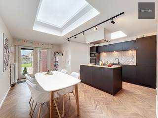 Charmante instapklare woning! Graag stellen we deze gezellige woning voor met 3 slaapkamers op strategische ligging tussen centrum Waregem &...