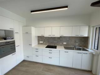 <p><span>Mooi en rustig gelegen volledig vernieuwd appartement.  INSTAPKLAAR.  Inkom, living, half open ingerichte keuken en oa vaatwas, berging, moderne badkamer, twee slaapkamers, terras voor- en achteraan, kelder en garage.  algemene onkosten 35 €/mnd - Aparte fietsenbergplaats. Vrij op 01/09/2026.   Epc 110 kWh/m² - uc 2764841-RES-1.  Voor info of bezoek, bel 056.21.58.00 of www.immo-lvb.be, naar pand gaan en via de agenda de afspraak inboeken.</span></p>