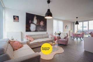 Kijkdag zaterdag 6 december van 10u tot 12u. Plan snel uw afspraak in voor deze topper!Deze recente halfopen bebouwing uit 2021 biedt een ideale...