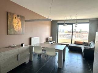 Recent, modern en uiterst gezellig appartement van 95m2 voorzien van alle comfort op een toplocatie vlak aan Hasselt Centrum. Dit appartement...