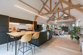 GEMEUBELDE VERHUUR. 1/5/2026 – 31/7/2028.Energiezuinige, instapklare villa met ruime tuin te Deurle!Deze woning werd enkele jaren geleden volledig...