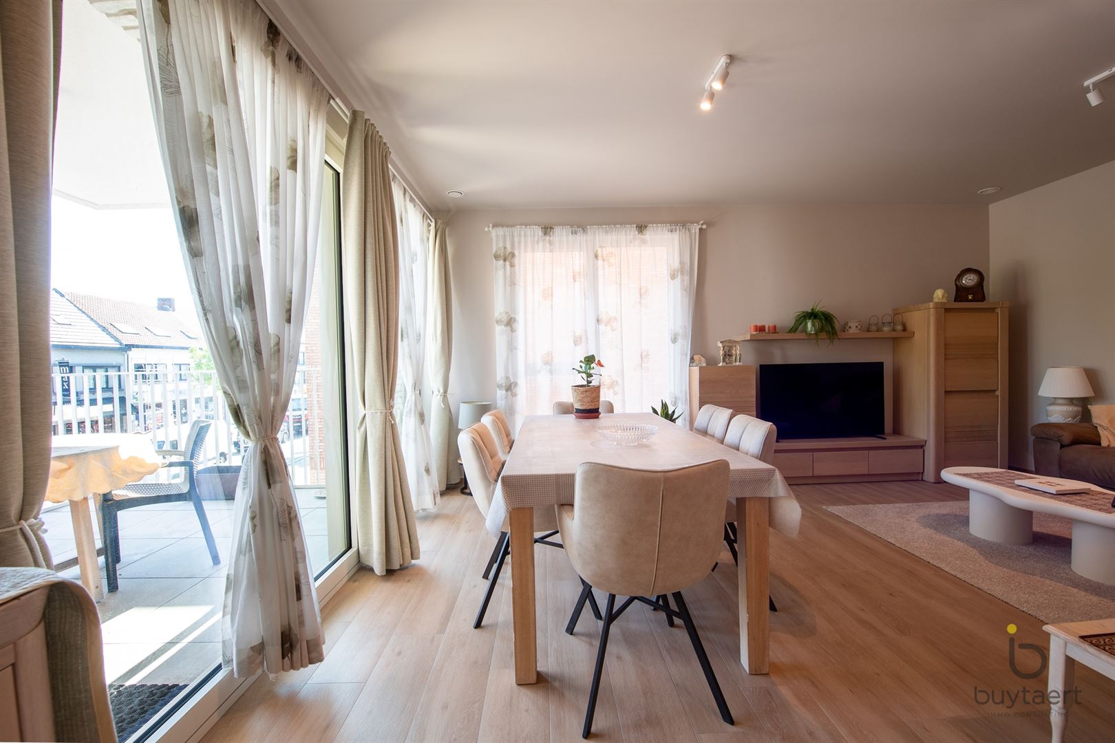 Recent 3 slaapkamer appartement met gezellig terras te Sint Antonius. - foto 4