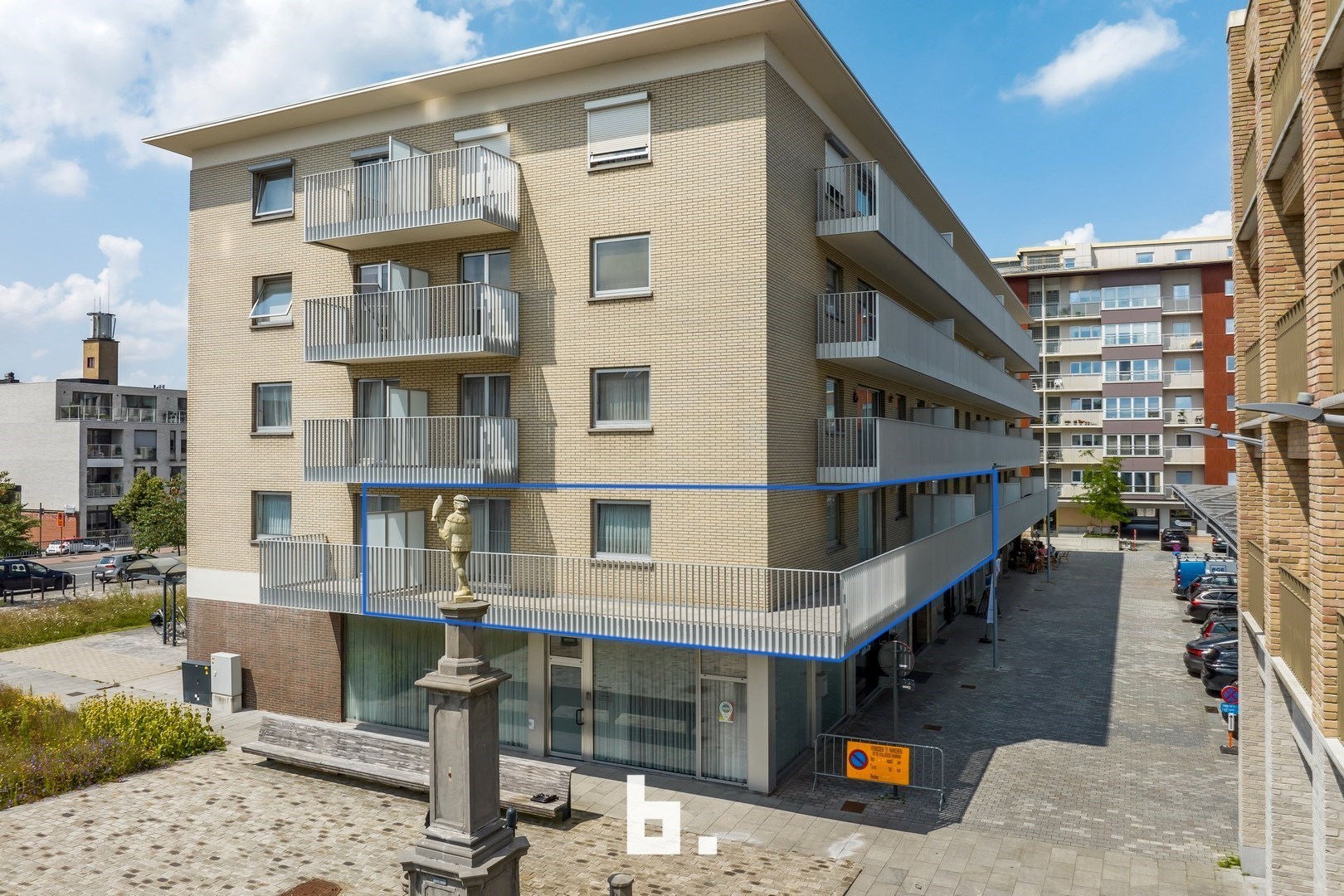 Ruim hoekappartement met bijzonder groot terras (42,5m²) en garage - foto 1