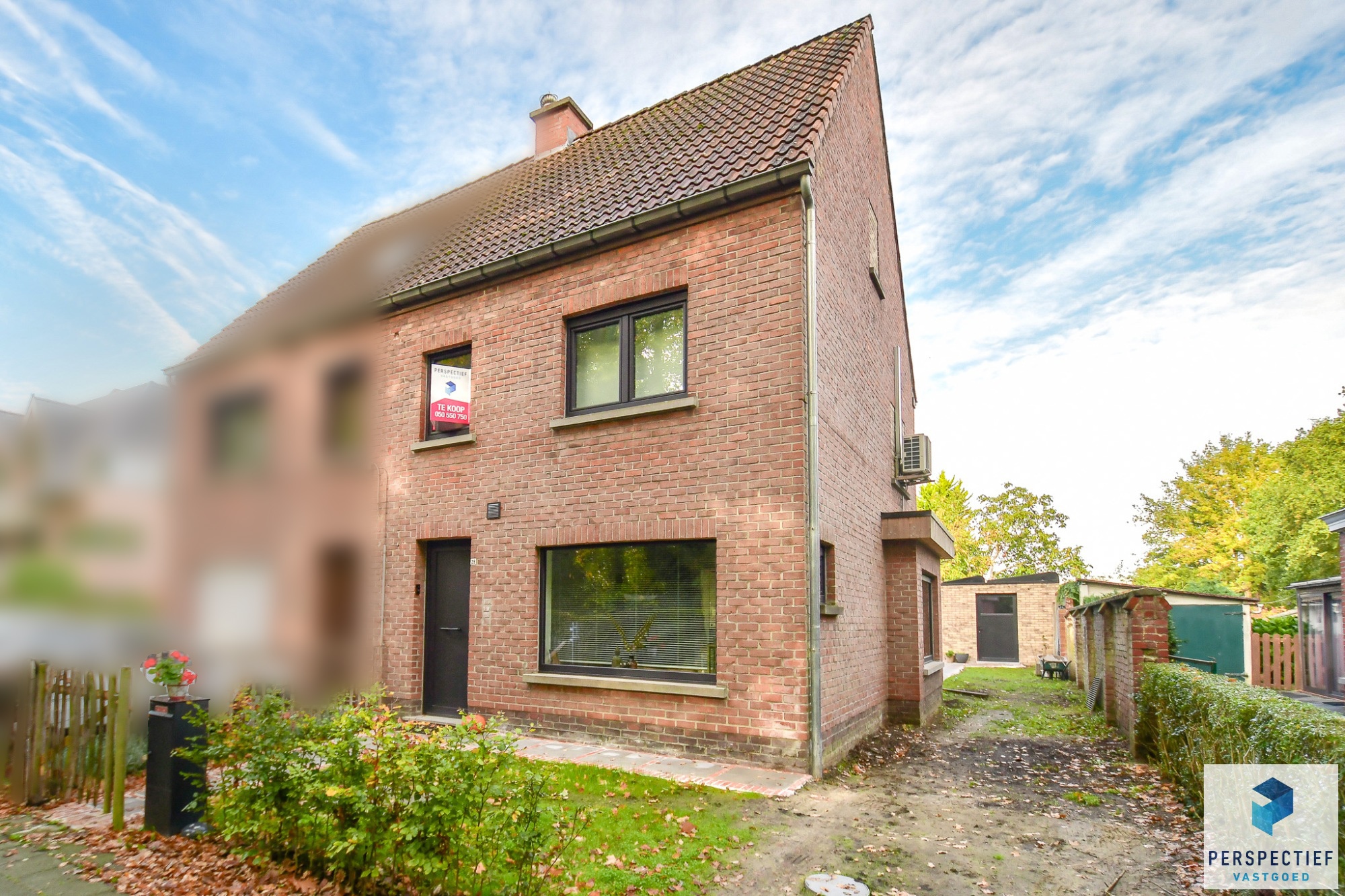 Uiterst GOED gelegen VERNIEUWDE woning met GROTE tuin - foto 1