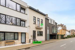 Prachtig herenhuis met garage op topligging in De Haan!Op een unieke locatie in De Haan, langs de Wenduinesteenweg 49 (8421 De Haan), bevindt zich...