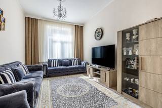 🏡 FOR SALE – Beautiful 2-bedroom duplex with courtyard/garden in Schaerbeek – Plasky areaWe Invest Brussels-Europe is pleased to present this...