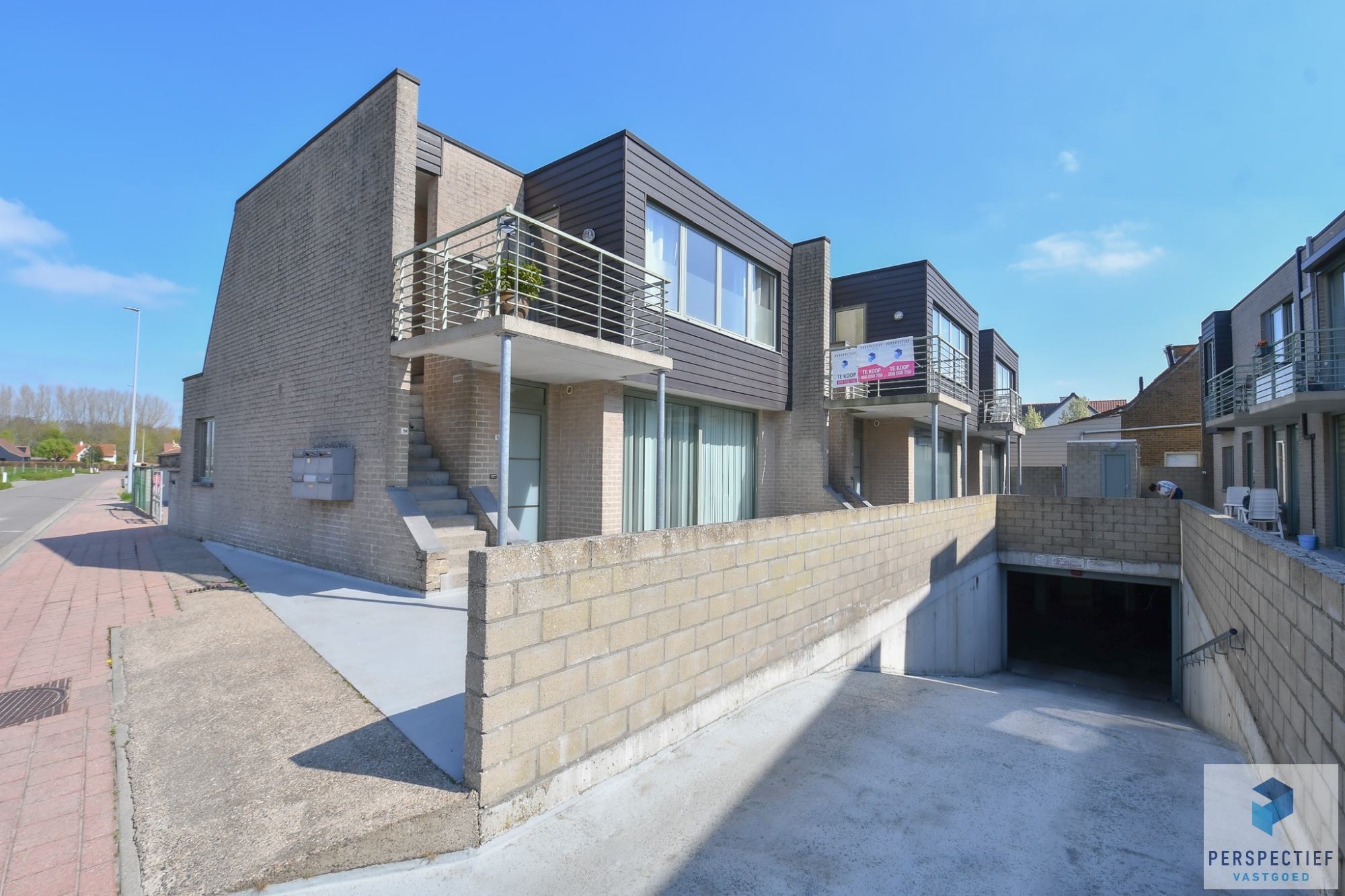 INSTAPKLAAR 2 slaapkamer appartement met terras incl. AUTOSTAANPLAATS en kelder - foto 2