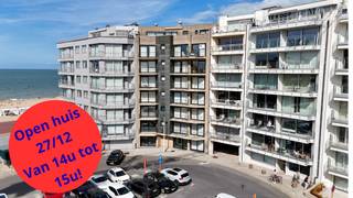 Recent gerenoveerd twee-slk-appt om de hoek van het strand.Dit appartement is in nieuw staat, maatmeubilair, groot terras, gelijkvloers,...