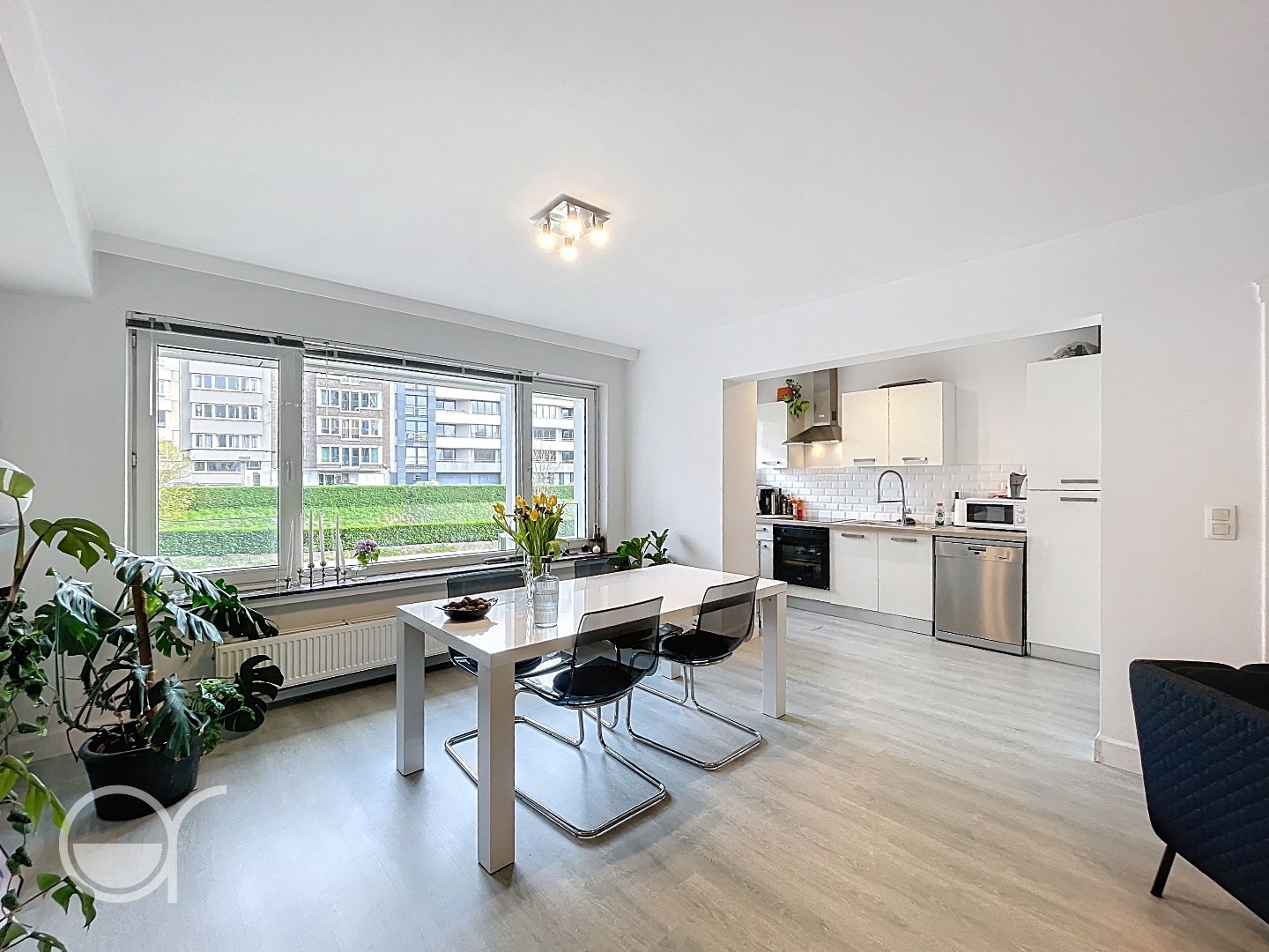 2-slaapkamerappartement met autostaanplaats op goede locatie - foto 4