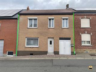 Te renoveren eengezinswoning op gunstige locatie met 4 slaapkamers en tuin Deze gesloten bebouwing treffen we aan in Mechelen-Bovelingen, een...