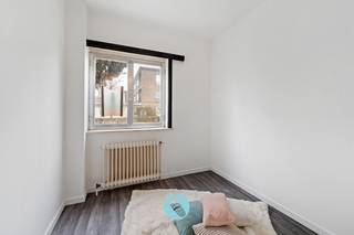 Dit gebouw is heel rustig gelegen in een woonwijk en bestaat uit 2 appartementen en 2 garages.Ideale opportuniteit voor investeerders omwille van...