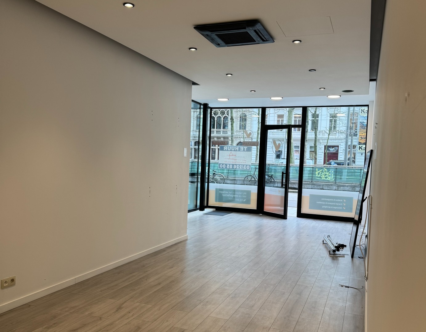 COMMERCIEEL GELIJKVLOERS OP ZEER CENTRALE LIGGING - foto 3