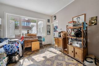 Deze ruime woning aan de Boudewijnlaan 83 in Aalst biedt een bijzonder flexibele invulling. Hoewel ze officieel vergund is als eengezinswoning, is...