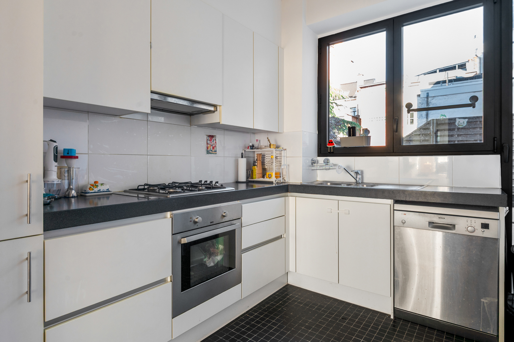 Ruim 3-slaapkamer appartement met terras op toplocatie - foto 5