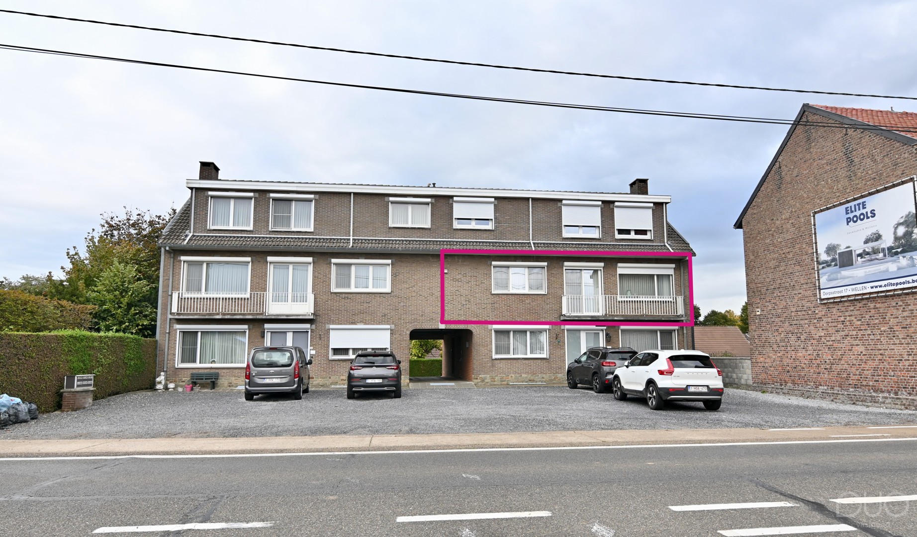Ruim en luxueus afgewerkt 3-slaapkamerappartement (155 m²) met privé-inkom, kelder en garage in Heers - foto 2