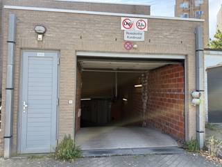 Emplacement de parking couvert et souterrain<br />Situé au niveau -2<br />Situation centrale, à proximité de la mer<br />Emplacement de parking n° 37<br />Dimensions : 4,90 m de profondeur × 2,50 m de largeur<br />Hauteur libre : 2,16 m<br />Possibilité d’acquérir également l’emplacement de parking adjacent n° 38