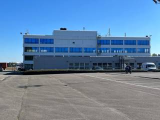 Bureaux lumineux avec belle visibilité idéalement situé à proximité de l'OTAN.Accès facile en transports en commun, et en voitures via 'la E40 et le...