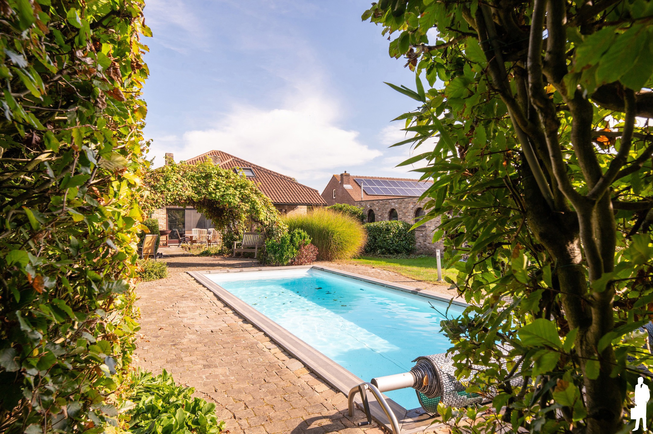 Ruime woning met 5 slk, mooie tuin + zwembad te Kessel. - foto 4