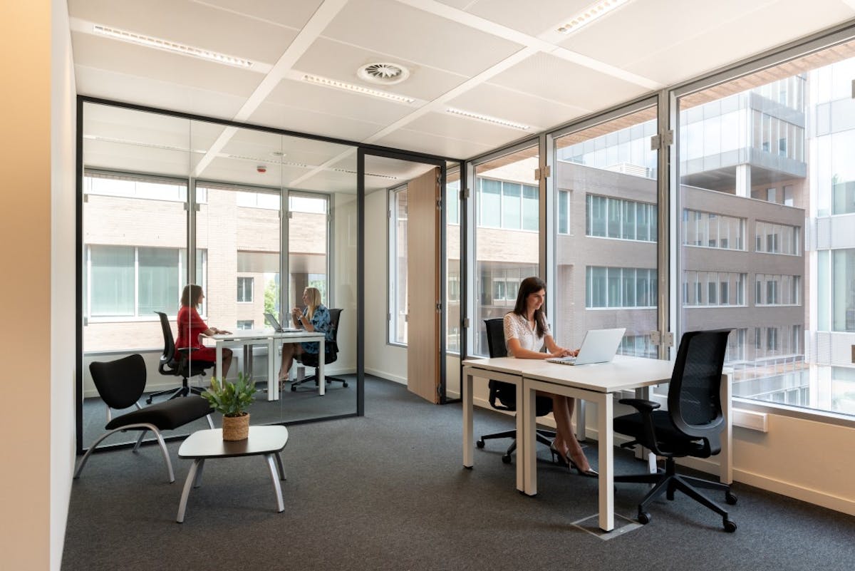 Kantoorruimtes (12-35 m²) in coworking-ruimte Spaces Zuiderpoort te Gent - foto 5
