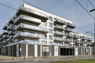 12 ondergrondse autostaanplaatsen in residentie Blaisantpark, gelegen aan de Blaisantvest 6 in Gent. De residentie bevindt zich op een strategische locatie nabij het stadscentrum, met vlotte verbindingen naar de R40, belangrijke invalswegen en het openbaar vervoer. In een buurt waar parkeerdruk structureel hoog is, vormen deze staanplaatsen een comfortabele oplossing voor eigen gebruik of een interessante investering. De parking is veilig, afgesloten en gemakkelijk toegankelijk.<br /><br />De staanplaatsen kunnen ook afzonderlijk verkocht worden voor de prijs van 18.000 EUR. <br /><br />Op vandaag zijn alle staanplaatsen verhuurd. 