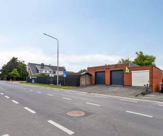 Op een strategische locatie in Izegem, vlak bij het centrum van Kachtem en met een vlotte verbinding naar de E403, ontdek je deze...