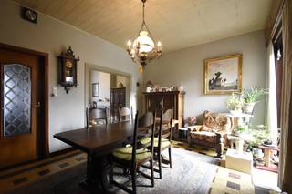 Deze goed onderhouden, op te frissen woning is terug te vinden dichtbij het centrum.Winkels, scholen en openbaar vervoer zijn op wandelafstand.Je...