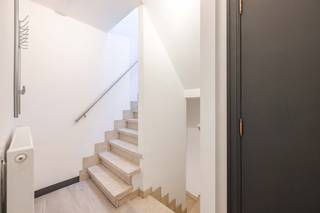 Op zoek naar een interessante investering of een ruim, gerenoveerd appartement voor eigen bewoning? Dit instapklare pareltje bevindt zich in...