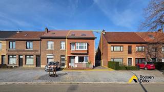 Deze eigendom omvat twee vergunde woonentiteiten: een gelijkvloers appartement en een duplexappartement.Het gelijkvloers appartement beschikt over...