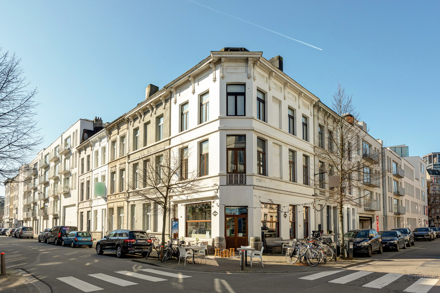 IN OPTIE: kevin@wellimmo.net voor meer info! Uitstekend gelegen en instapklaar handelsgelijkvloers met ruim terras op toplocatie te Antwerpen-Zuid - foto 2