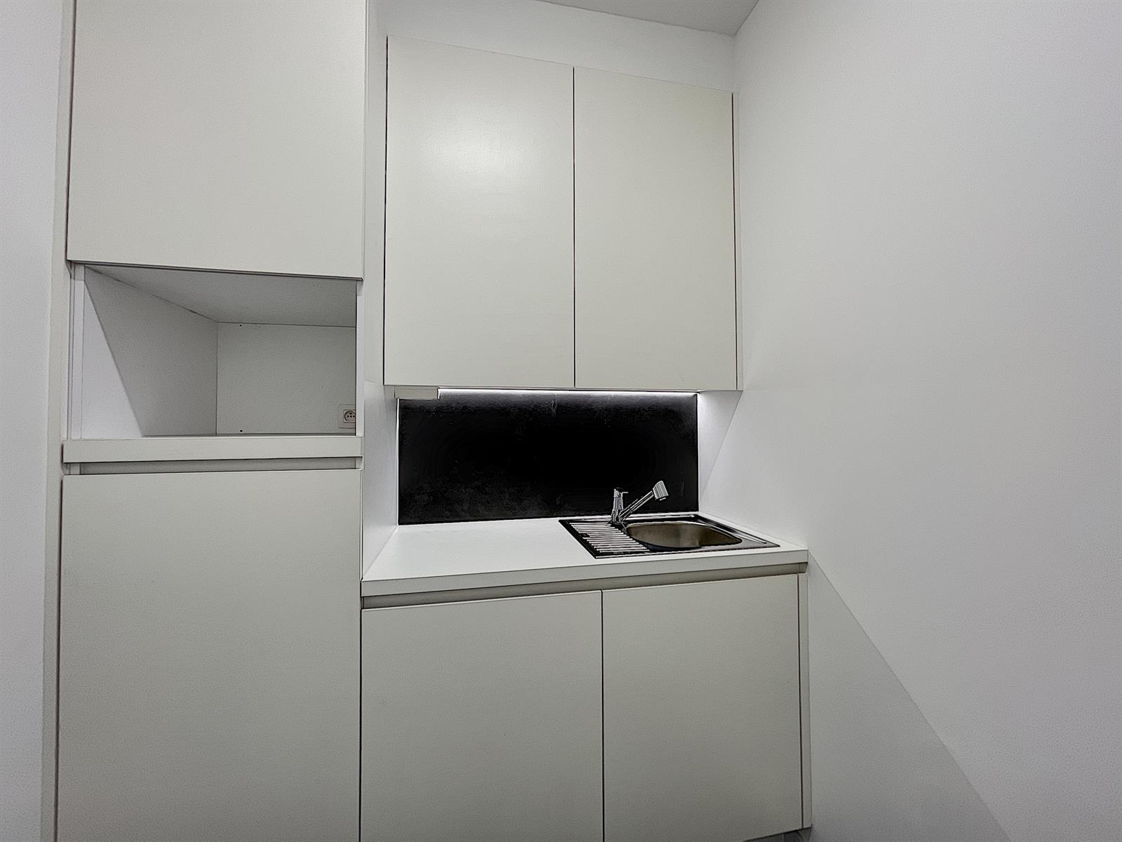 Commerciële ruimte met kelder te huur nabij Gent St-Pieters - foto 4