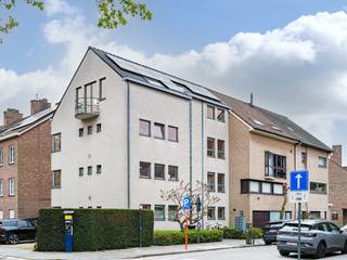 Zeldzaam aanbod - 9 studio’s en 1 appartement op een strategische ligging nabij het befaamde Miljoenenkwartier.De 9 studio’s variëren in oppervlakte...