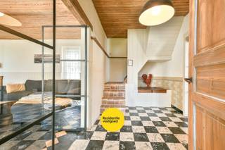 Deze karaktervolle hoeve bevindt zich op een uitzonderlijk rustige en landelijke ligging tussen het centrum van De Haan en Nieuwmunster. Het...