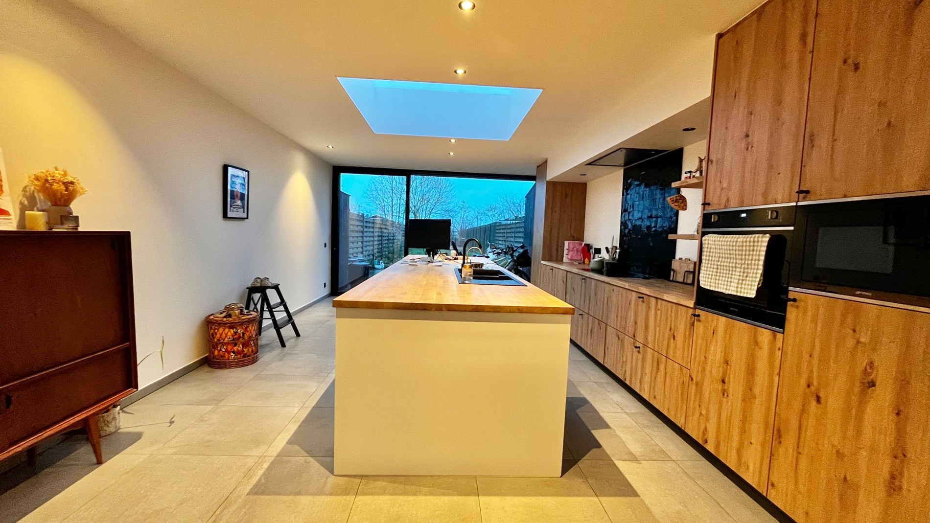 Welkom in deze ruime, vernieuwde BEN-woning met mogelijk 4 ruime slaapkamers, uitweg en zonnepanelen! - foto 3