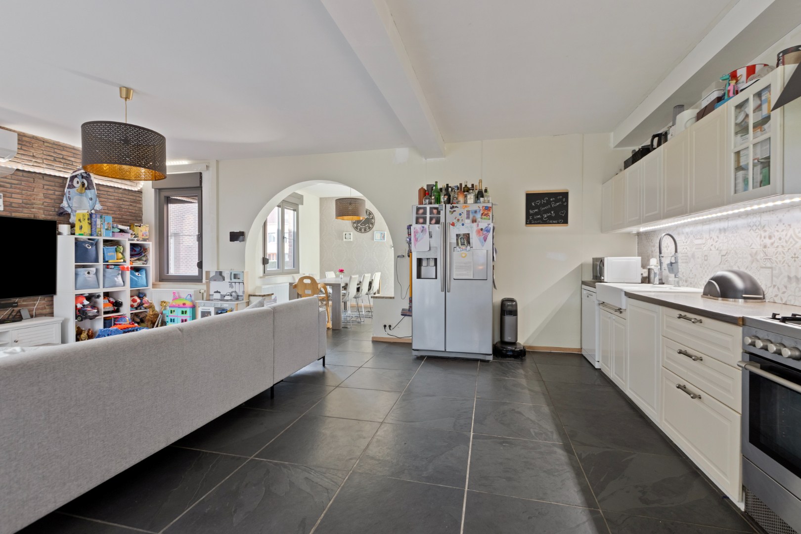 Gerenoveerde woning met 4 slaapkamers gelegen kortbij het centrum - foto 5