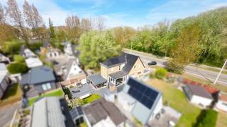 Langs de Kinderlaan, op de grens met Oostduinkerke en Nieuwpoort, bieden we u deze instapklare en open bebouwing met 4 slaapkamers aan. Deze...