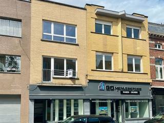 Commerciële ruimte; 2 bureelruimtes; stockage/bureel; afzonderlijk W.C.; kitchenette/technische ruimteNutsvoorzieningen: camerabewaking,...