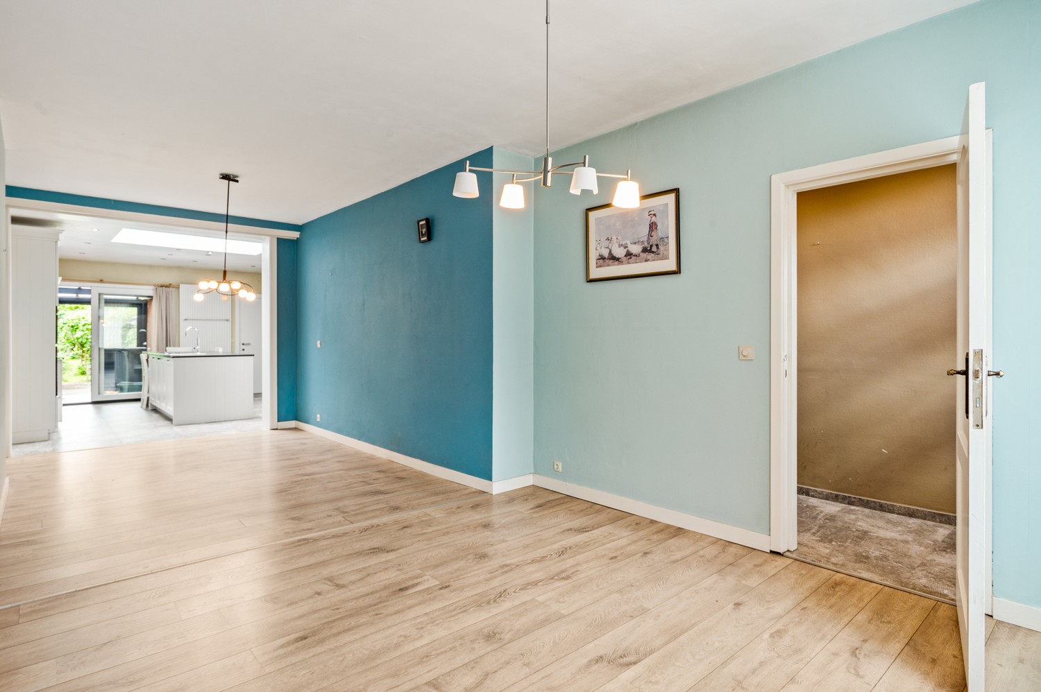 Instapklare gezinswoning met 3 en mogelijks 4 slaapkamers, tuin en terras op een rustige ligging te Wijnegem. - foto 5