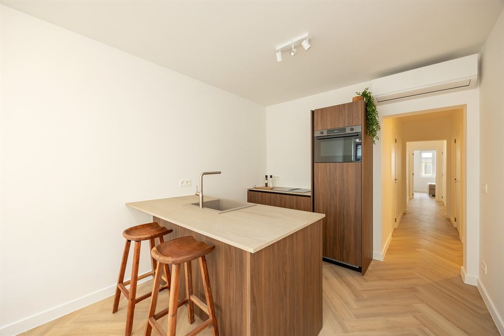 Gerenoveerd appartement met 2 slaapkamers - foto 4