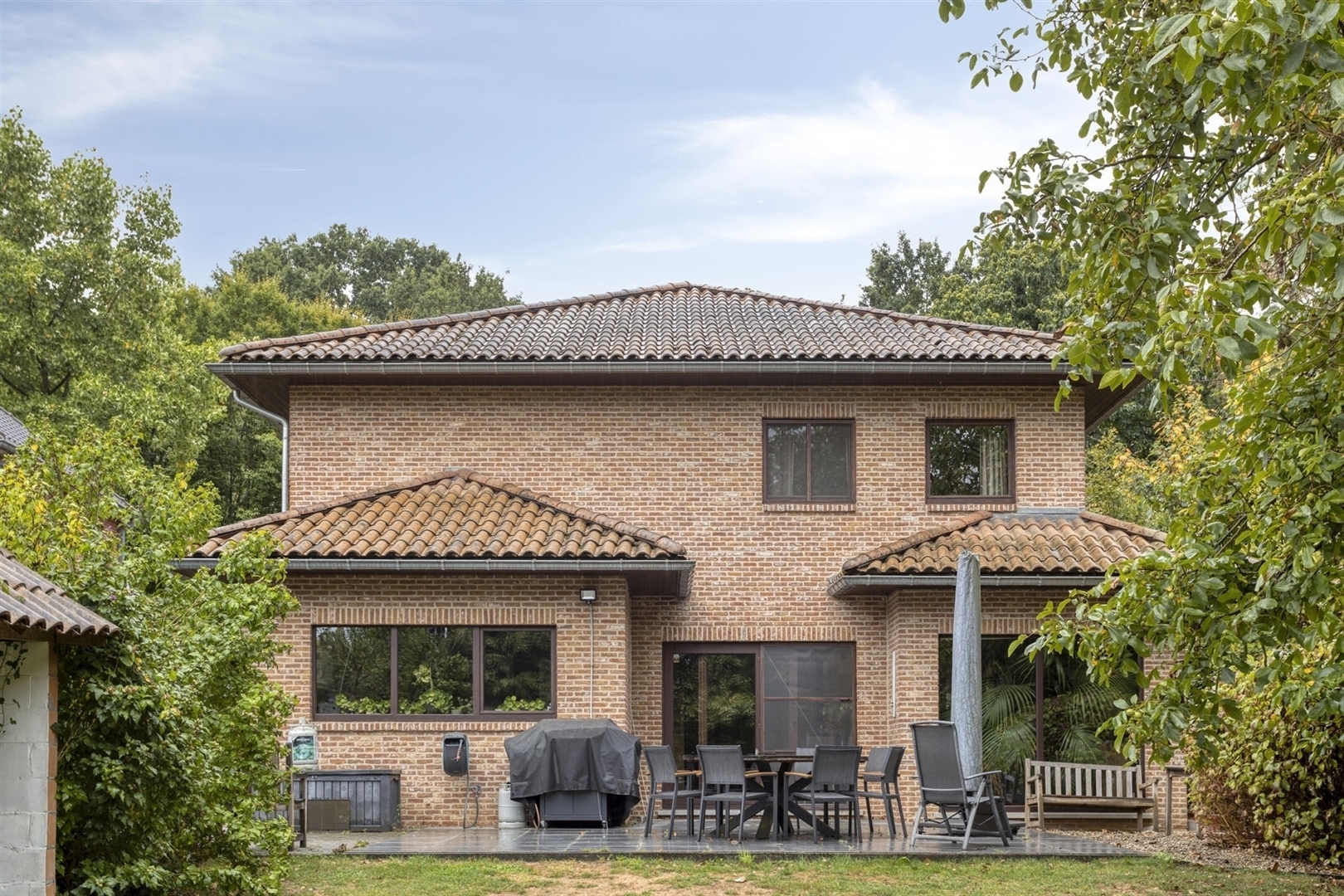 Unieke villa met 4 slpks in serene woonomgeving. - foto 1