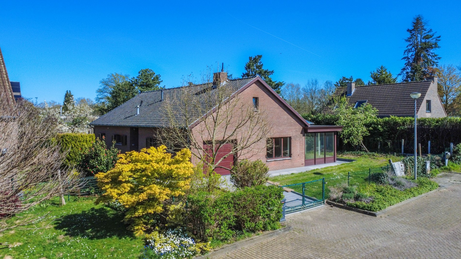 Een ruime (250m²), te moderniseren villa!! - foto 2