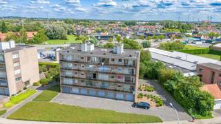 Op de vierde verdieping van residentie Jasmijn bevindt zich dit bijzonder lichtrijke en goed ingedeelde appartement.Je komt binnen via een ruime...