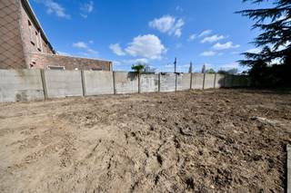 Bouwgrond 4a 47ca te koop voor gesloten bebouwing met zuidoostelijke oriëntatie.De bouwbreedte van de woning bedraagt 7m00.De maximale bouwdiepte...