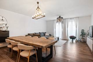 In een recent, kleinschalig appartementsgebouw uit 2016 bevindt zich dit instapklare appartement, ideaal gelegen vooraan in het gebouw. Dankzij...