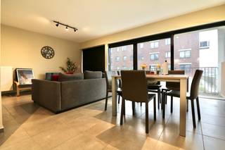 Dit stijlvol afgewerkt recent appartement is instapklaar. Het appartement is gelegen op een zeer toegankelijke locatie in het hartje van Eeklo...